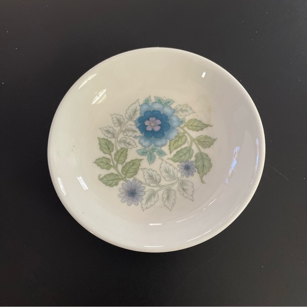 Wedgwood Clementine Bone China Trinket Dish R4445 Made in England 4" D Floral